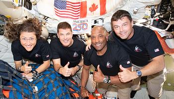 NASA közzétette az Artemis II ébresztőslájdját Chappell Roan-nal és Queen–David Bowie-val