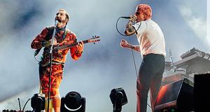 IDLES: brutális új számmal, a Levitatorral nyitják a koncerteket