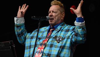 Johnny Rotten csalódottsága: a Sex Pistols egykori tagjai hallgattak felesége halála után