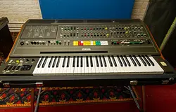 Vangelishez köthető Yamaha CS-80 rekordáron kelt el: 401 465 font