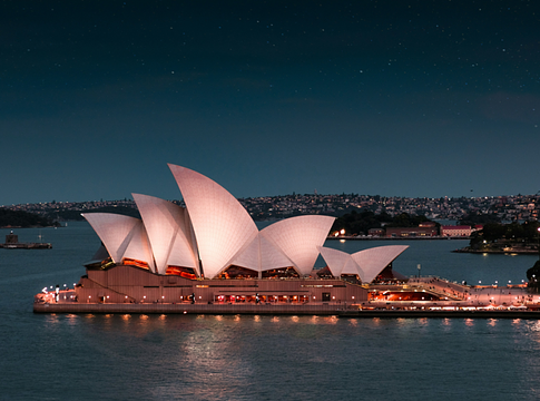 Ausztrália blokkolja a 16 év alattiakat a közösségi médiában – vita a mentális egészség védelméről