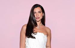 A Samsung ejtetné Dua Lipa 15 millió dolláros perét