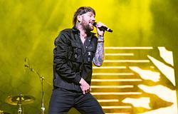 Caleb Shomo a keresztény neveltetéséről: „Azt tanították, hogy a melegség ima által gyógyítható betegség”