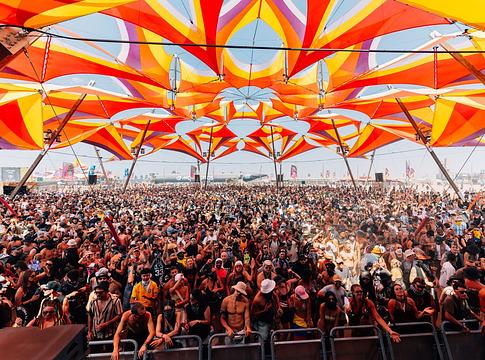 Monegros Desert Festival 2026: új csúcs, több mint 60 ezren a sivatagban
