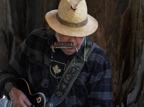 Neil Young és a Chrome Hearts bejelentette új albumát, a Second Song-ot