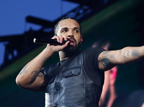 Drake tiszteletadása Ozzy Osbourne előtt megható pillanat volt Birminghamben