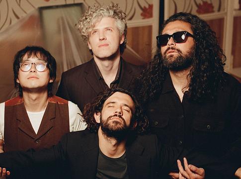 Négy év után visszatért a Gang of Youths – és most mindent könnyebbre vesznek