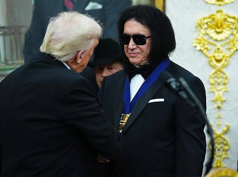 Trump bemutatta a Kennedy Center idei díjazottjait