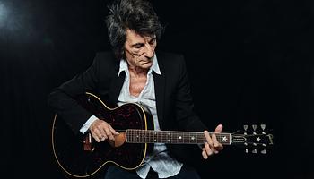 Ronnie Wood új brit és európai dátumokat tett hozzá 2026-os turnéjához, Imelda May nyit