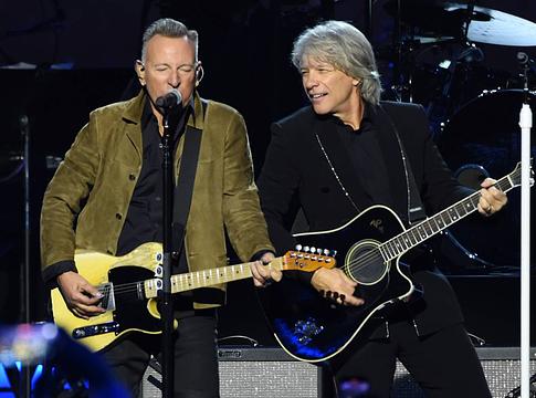Bruce Springsteen is színpadra lépett Bon Jovi New York-i koncertjén