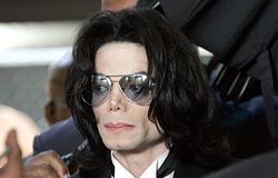A Leaving Neverland rendezője szerint Michael Jackson „rosszabb volt, mint Jeffrey Epstein”