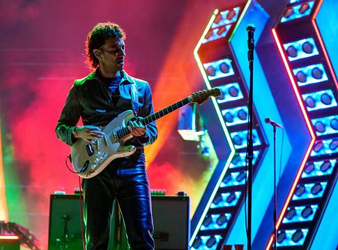 Albert Hammond Jr: háromszor is újrakezdték a The Strokes Angles albumát