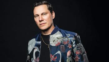 Tiësto történelmet írt a Gízai piramisoknál a Prismatic show-val