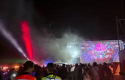Illegális rave bulit tartottak Franciaországban, rendőrségi beavatkozással
