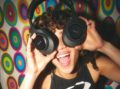 A Fender belép a fogyasztói audió piacára új hangszórókkal és fejhallgatóval