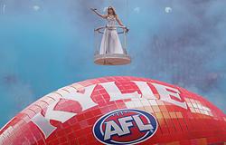 Kylie Minogue a levegőből zárta monumentális melbourne-i show-ját