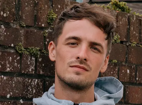 Ewan McVicar skót vb-indulót dobott ki: itt a Keep It Tribal