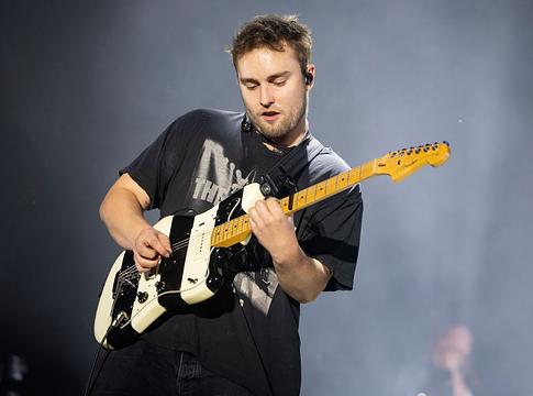 Sam Fender szünetet tart, hogy hangját megóvja és új albumra készüljön
