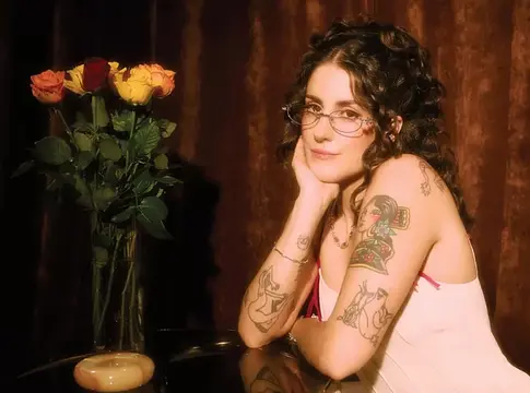 Shanti Celeste útmutatója: józanabb bulizás neurodivergens szemmel