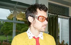 Harry Styles vezeti a 2026-os brit bakeliteladásokat, RAYE a single-királynő