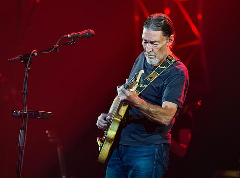 Hogyan született a „Driving Home For Christmas” – egy karácsonyi klasszikus titkos története