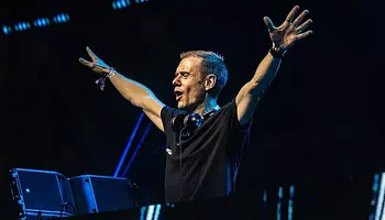 Armin van Buuren különleges F2F sorozattal ünnepli az ASOT 25. évfordulóját Ibizán