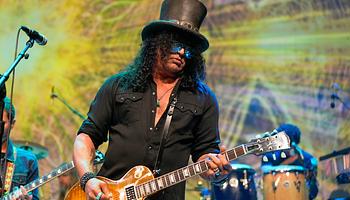 Slash szerint készül az új Guns N’ Roses-lemez: „Most rengeteget írunk”