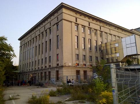 Mozgássérült lány mutatta meg, milyen akadálymentes a Berghain