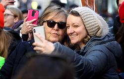 Paul McCartney: ezért nem pózol szelfire a rajongókkal