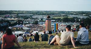 Kiderült, mikor indul a jegyértékesítés a Glastonbury 2027-re
