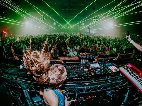 Ingyenes online DJ-kurzust indít az AlphaTheta és a FEMME HOUSE