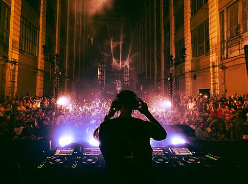 Armin van Buuren trance-főhadiszállássá változtatta Brooklyn Industry Cityjét