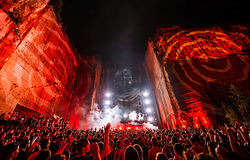 Carl Cox különleges open air show-val érkezik a Cave Romane kőfejtőbe