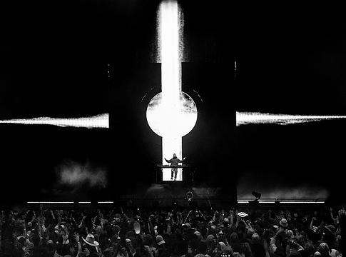 Kaskade országos turnéra viszi a Coachellán bemutatott ORIGIN// show-t