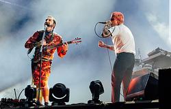 IDLES: brutális új számmal, a Levitatorral nyitják a koncerteket