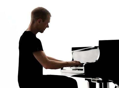 Armin van Buuren új fejezetet nyit: megérkezik az első akusztikus albuma, a Piano