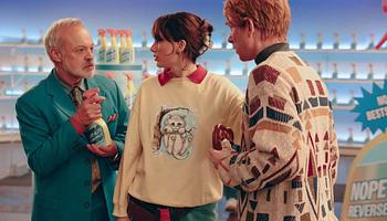 Taylor Swift új klipje, az „Opalite” nosztalgiával és öniróniával mesél a magányról