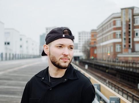 Patrick Scuro mindent egy lapra tesz fel – megjelent az ALL IN album