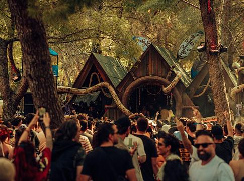 Az UNUM Fesztivál 2026-ban is visszatér Albániába – techno a tengerparton hajnalig