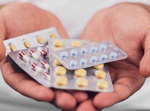 Néhány gyakori gyógyszercsoporttal találtak összefüggést az autizmuskockázatban – nem a Tylenol az érintett