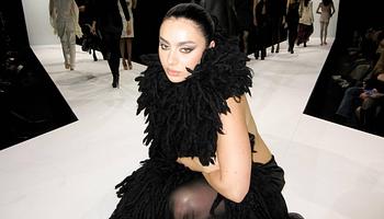 Charli XCX: Playboy Bunny – az SS26 punkos B-oldala