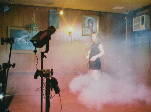 Julia Jacklin a 4AD-hez igazolt, és nagy UK-, európai és észak‑amerikai turnét hirdetett