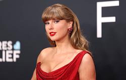 Az Ogbert The Nerd visszahozta a „Taylor Swift” nevű screamo projektet a Bandcampre