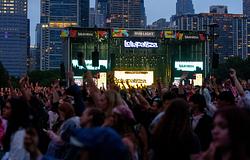 Lollapalooza 2026: egy vizelettel teli zacskó miatt robbant ki vita a fesztiválhigiénéről