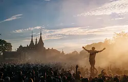 Paradise City megtiltja a saját sátrak behozatalát