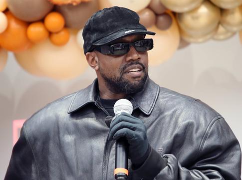 „Snubbed” szerzők 500 ezer dollárt követelnek Kanye Westtől a Hurricane-perben