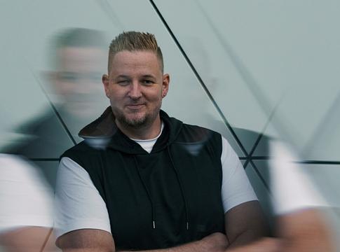 Dennis Quin a Solid Grooves-nál indítja az évet a Bootycall-lal