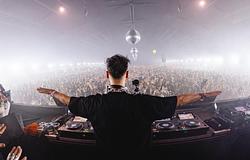 Már a DJ a buli, nem a zene?