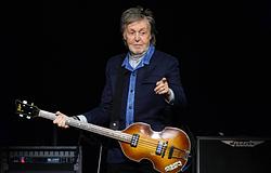 Paul McCartney ritka Beatles-klasszikust adott elő Taylor Swift esküvőjén