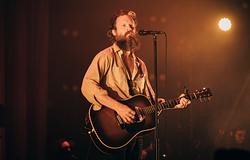 Father John Misty különleges jótékonysági estje Carmel-By-The-Sea-ben